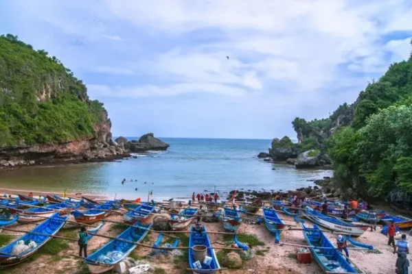 Ngrenehan Beach in Gunungkidul A Captivating Natural Beauty with Soft White Sand